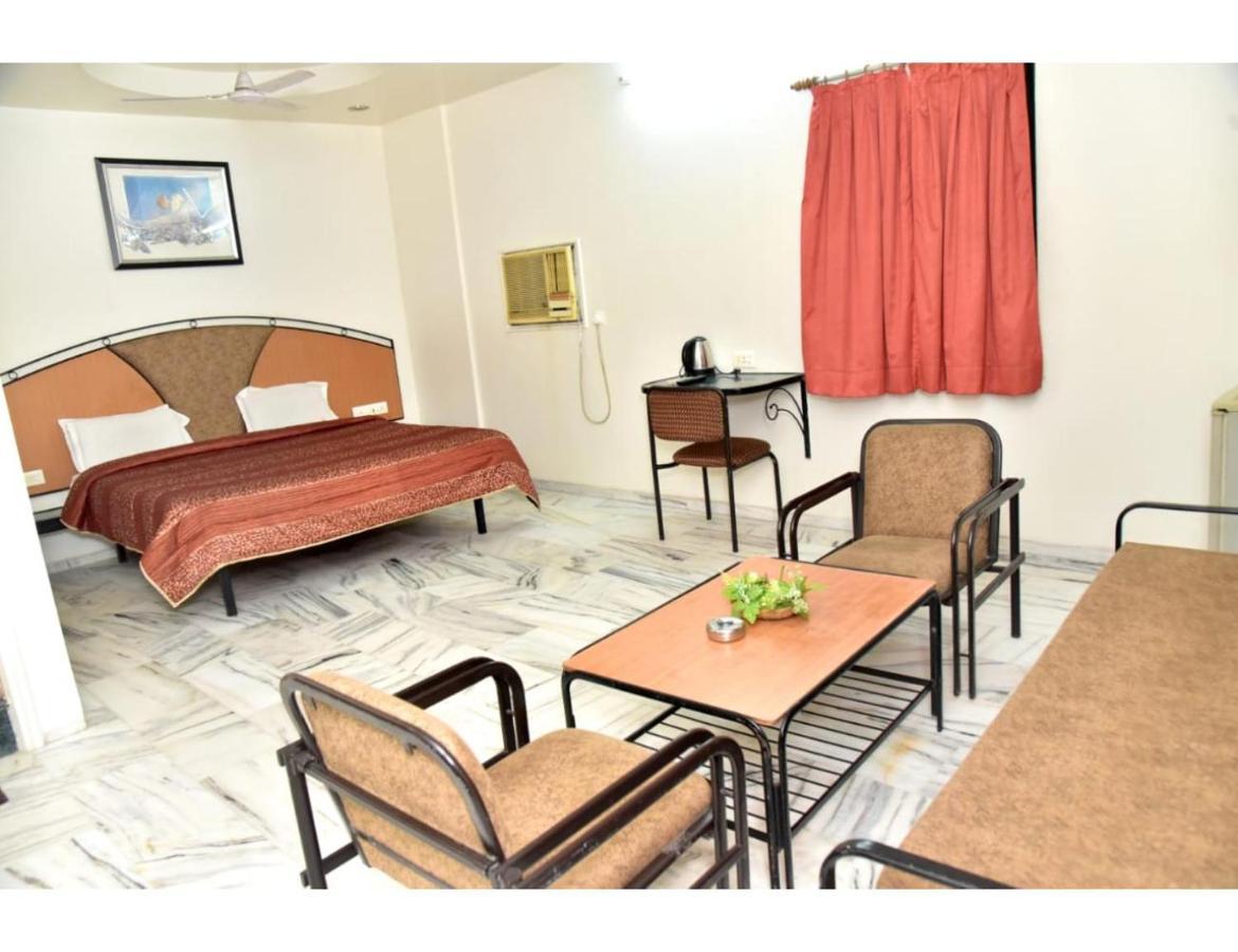 Hotel Dwarka, Нагпур Экстерьер фото